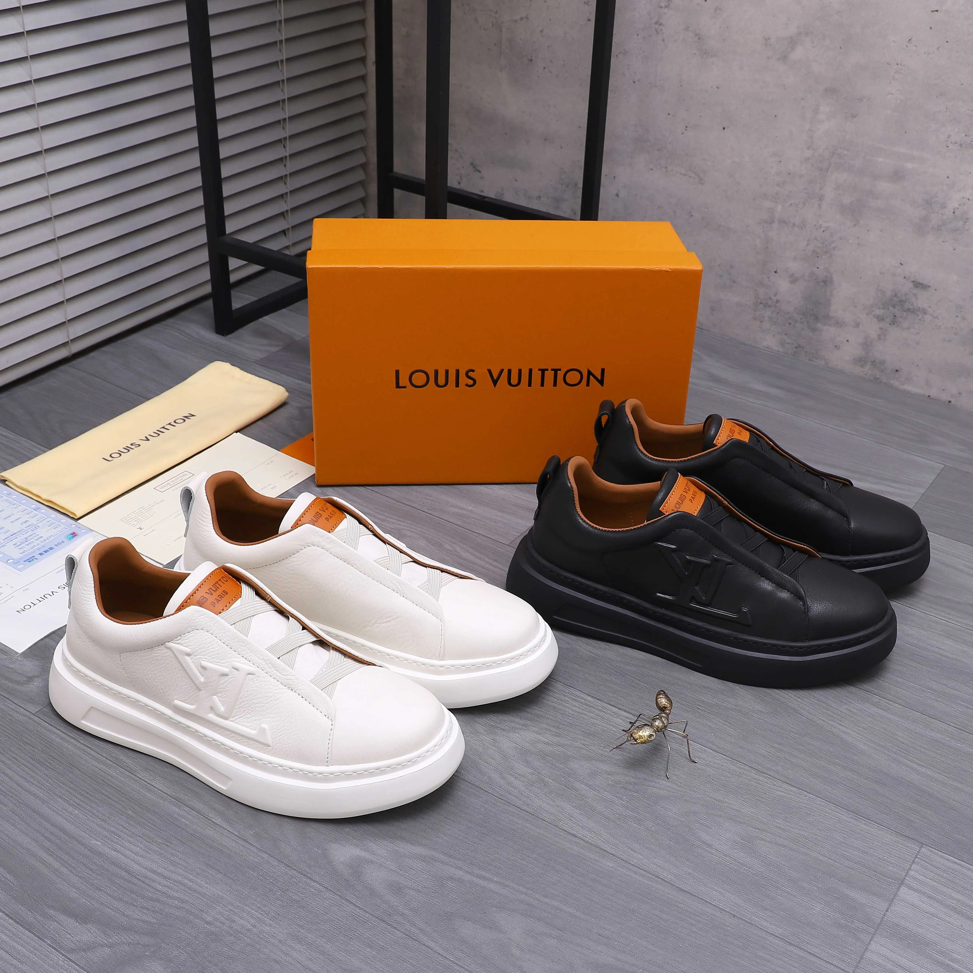 Men's shoes 💰p480 Product trademark: LV "Louis Vuitton" business casual men's shoes Regular size: 38-44 Product material: Selected high-quality pebbled cowhide upper, cowhide lining, rubber outsole